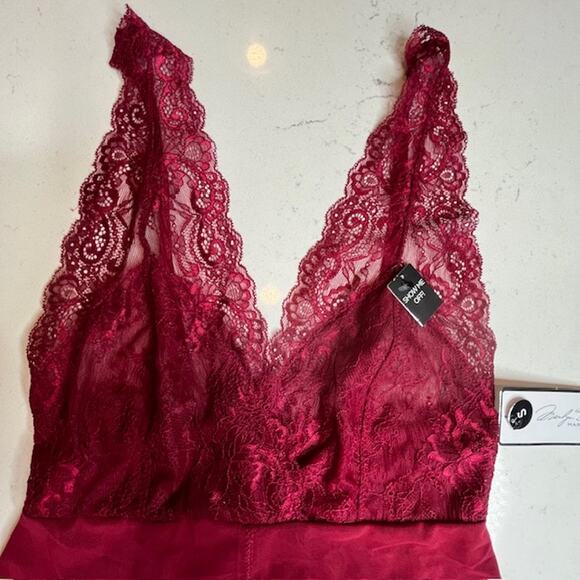 Marilyn Monroe New Show Me Off Negligee Stretchy Bodysuit Maroon Size Small - Picture 2 of 16